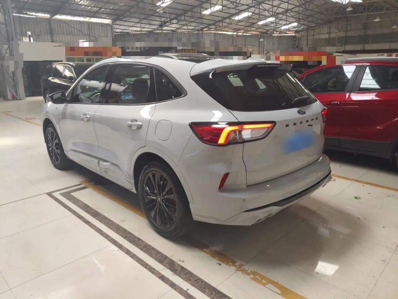 Ford Escape 2024 EcoBoost 245 Four-Wheel Drive ST-Line Pro Trim — миниатюра 6