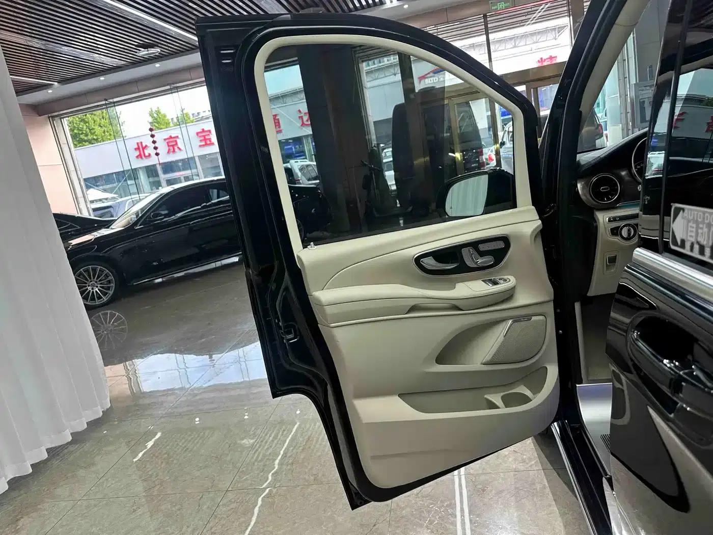 Mercedes-Benz V-Class 2021 V 260 L Long Wheelbase Luxury Edition — миниатюра 13