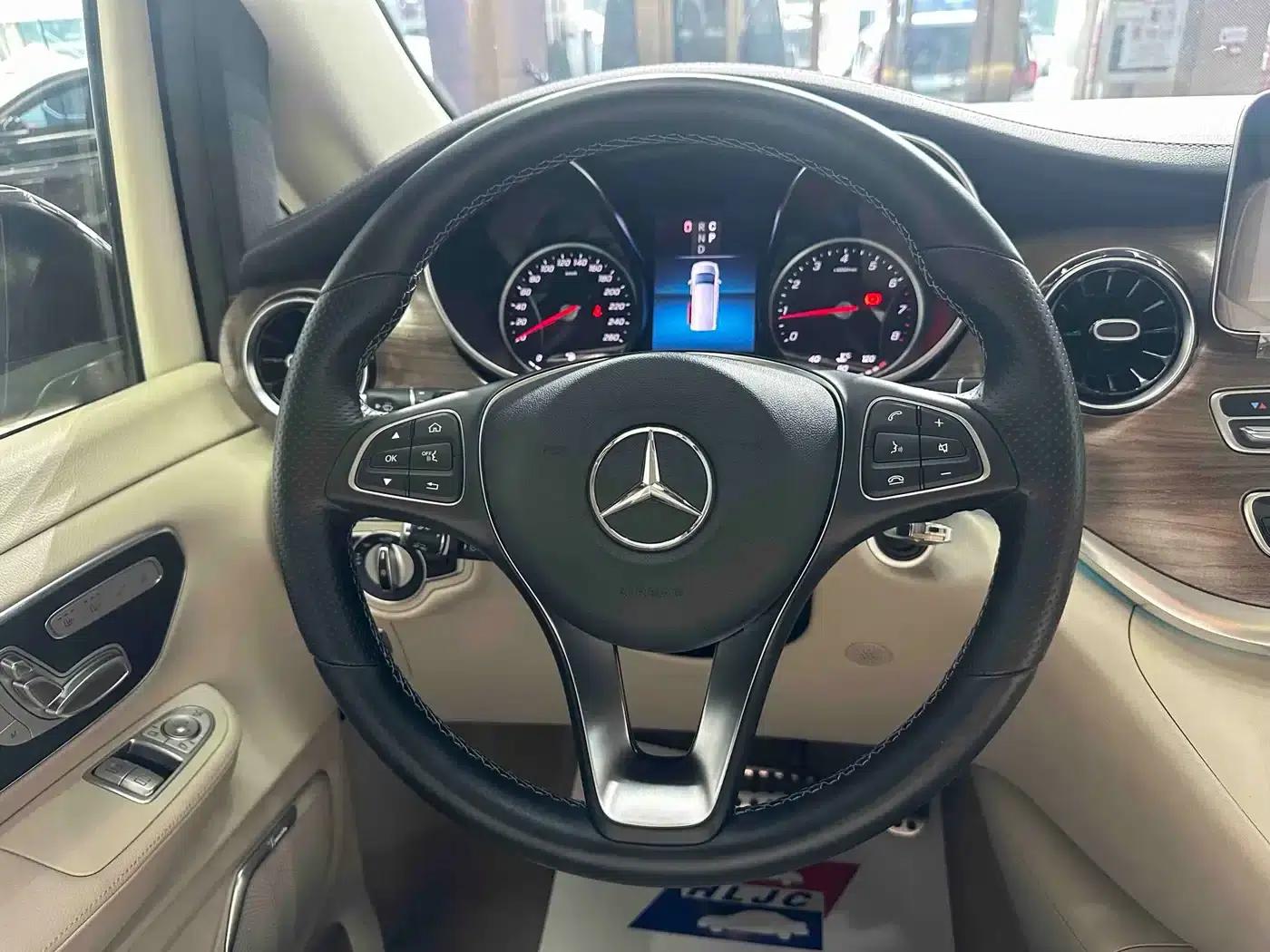 Mercedes-Benz V-Class 2021 V 260 L Long Wheelbase Luxury Edition — миниатюра 8