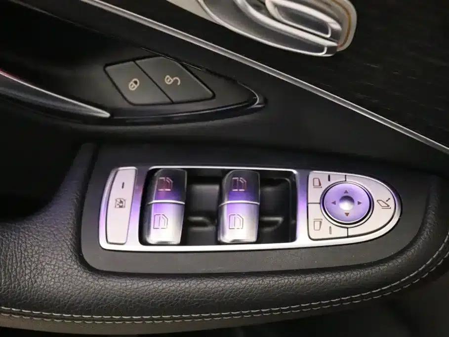 2020 Mercedes-Benz GLC Coupe, GLC 300 4MATIC Coupe SUV — миниатюра 13