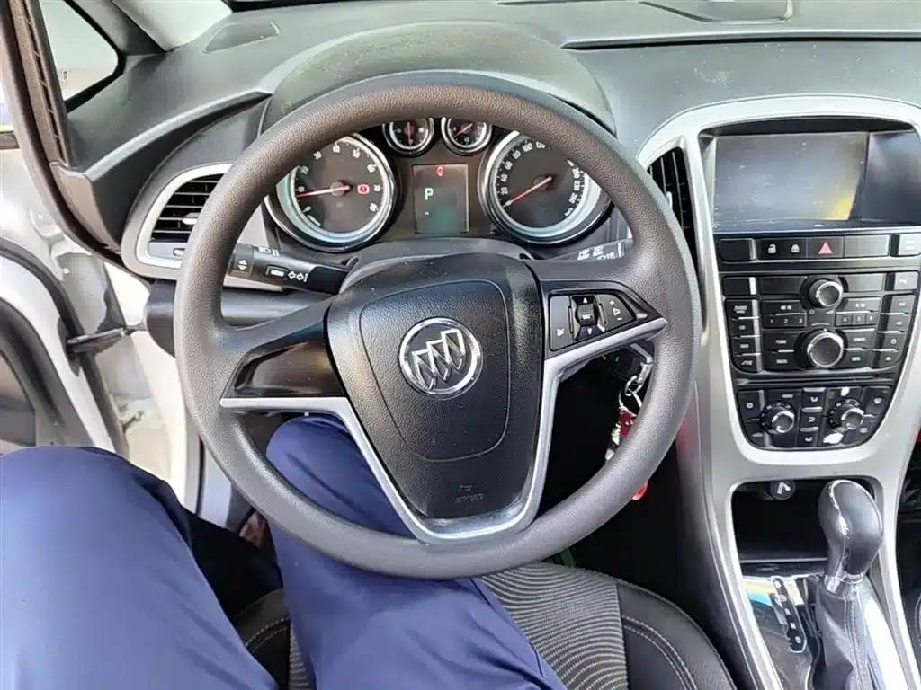 Buick Excelle XT 1.6L Automatic Fashion Edition 2014 — миниатюра 11