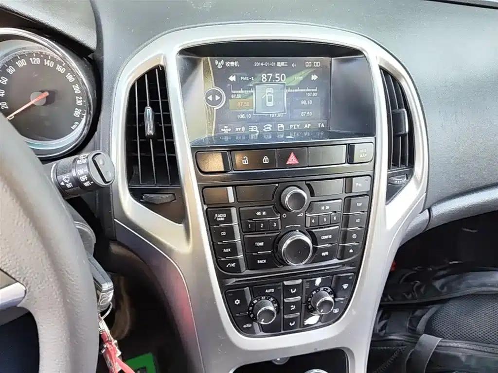 Buick Excelle XT 1.6L Automatic Fashion Edition 2014 — миниатюра 13