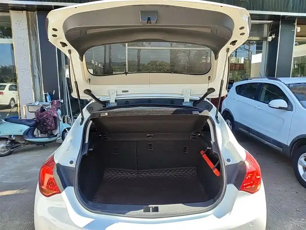 Buick Excelle XT 1.6L Automatic Fashion Edition 2014 — миниатюра 18