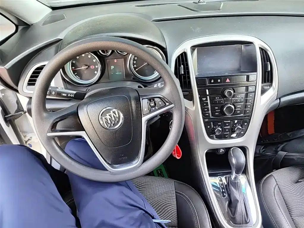 Buick Excelle XT 1.6L Automatic Fashion Edition 2014 — миниатюра 10