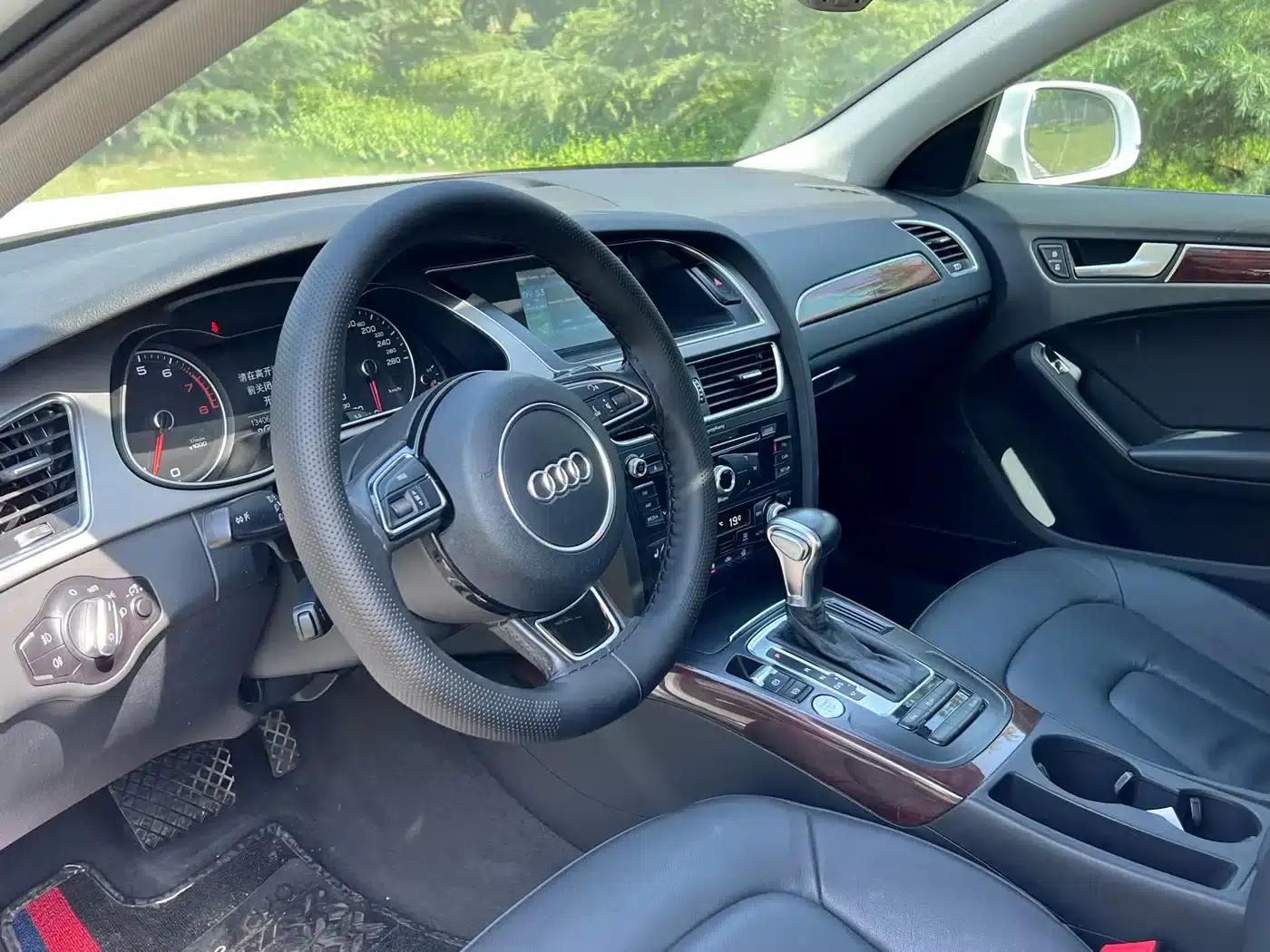 Audi A4L 2016 35 TFSI Classic Edition S line Comfort — миниатюра 3