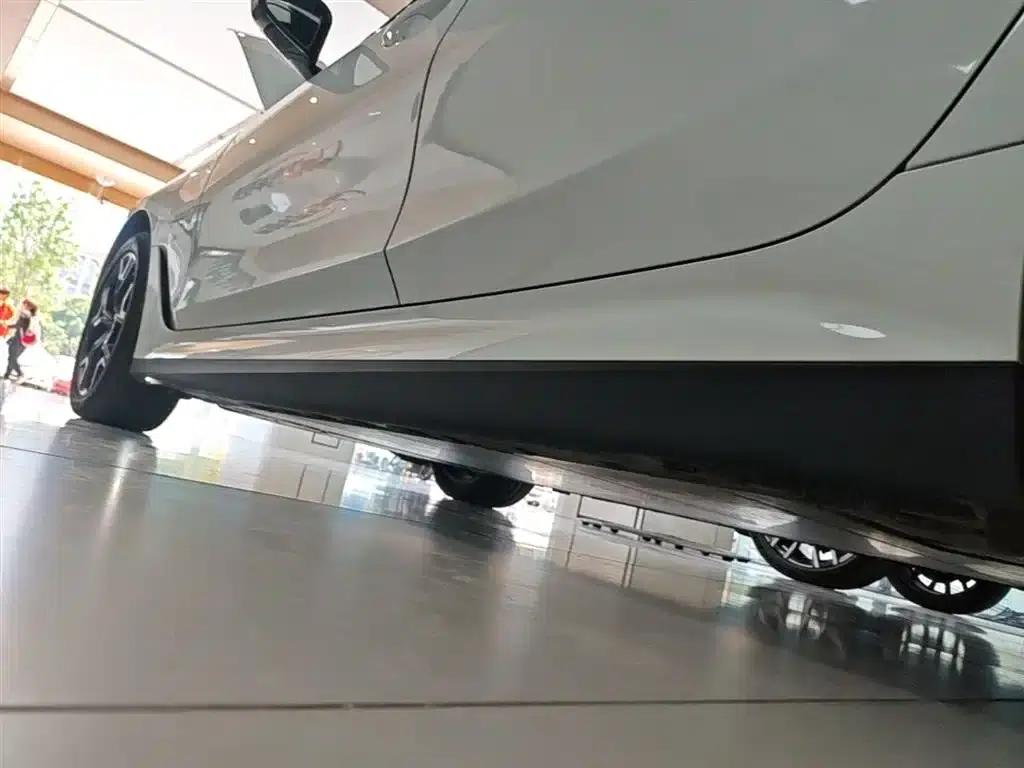 BMW i3 2024 eDrive 40 L Shadow Edition — миниатюра 22