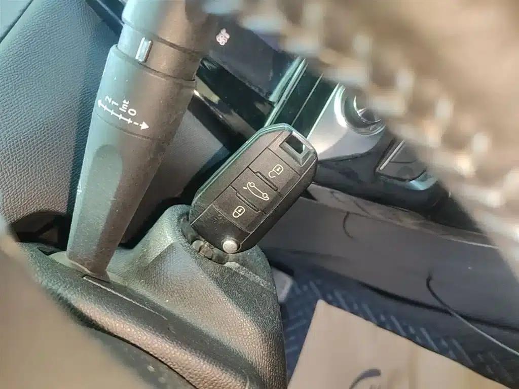 Peugeot 308 2016 1.6L Automatic Luxury Edition — миниатюра 9