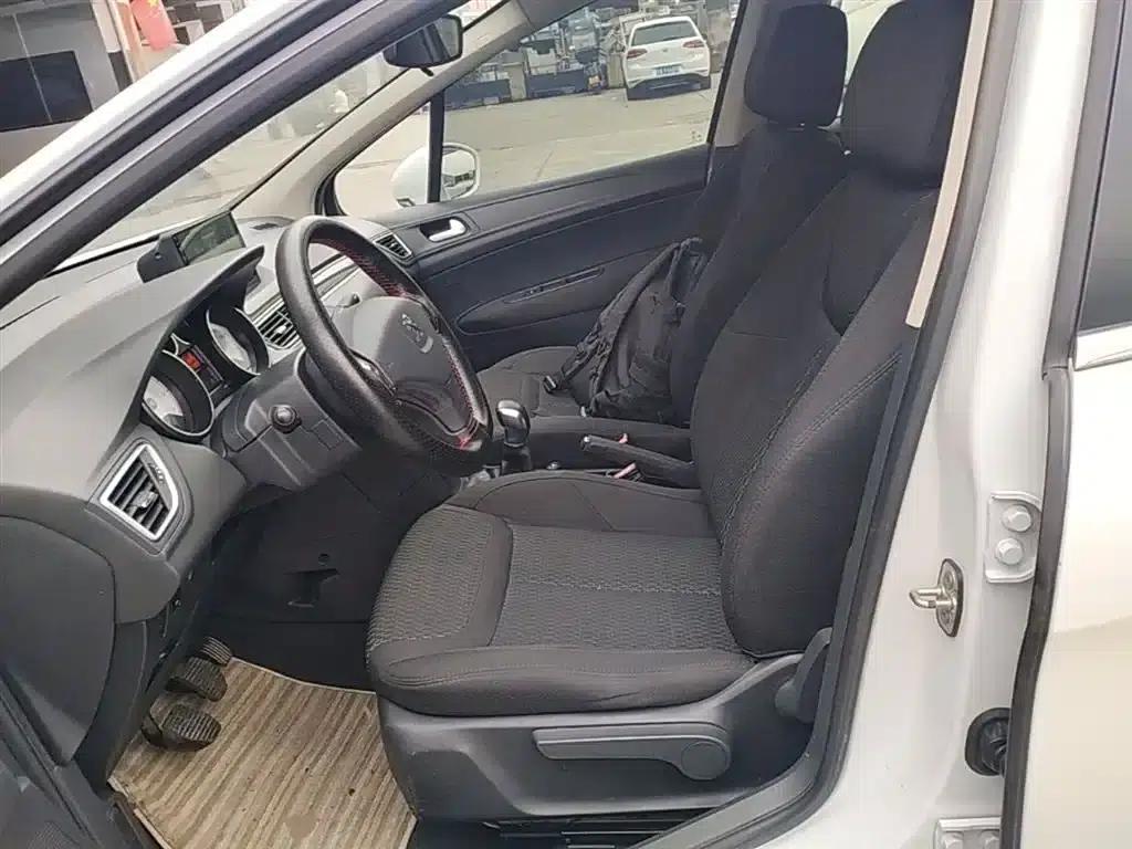 Peugeot 308 2014 Enjoy Edition Classic 1.6L Manual Premium Model — миниатюра 15