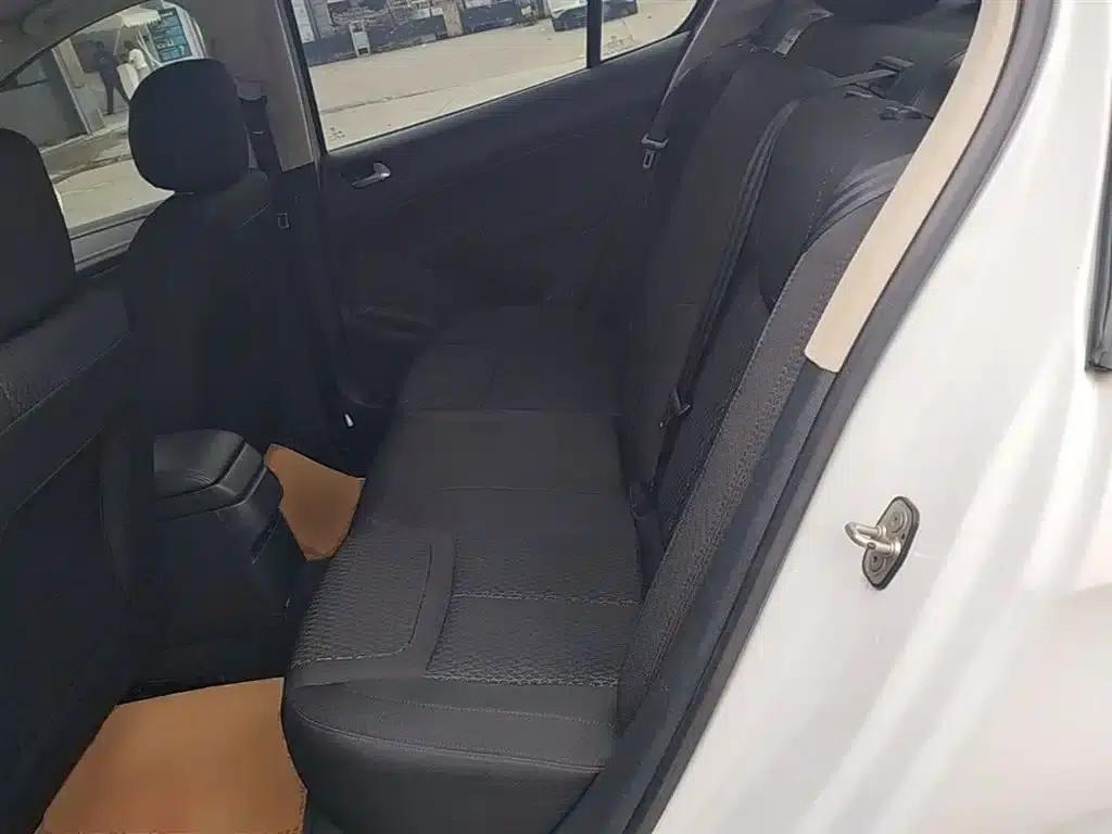 Peugeot 308 2014 Enjoy Edition Classic 1.6L Manual Premium Model — миниатюра 17