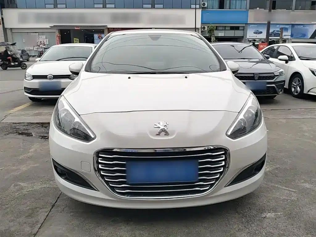 Peugeot 308 2014 Enjoy Edition Classic 1.6L Manual Premium Model — миниатюра 3