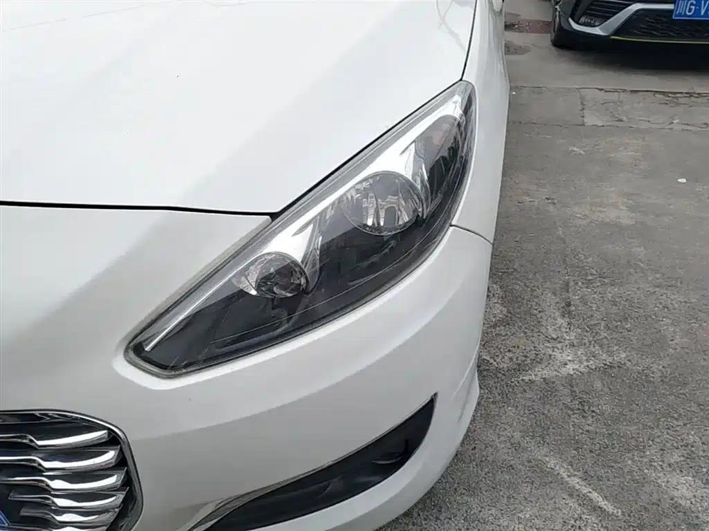 Peugeot 308 2014 Enjoy Edition Classic 1.6L Manual Premium Model — миниатюра 24