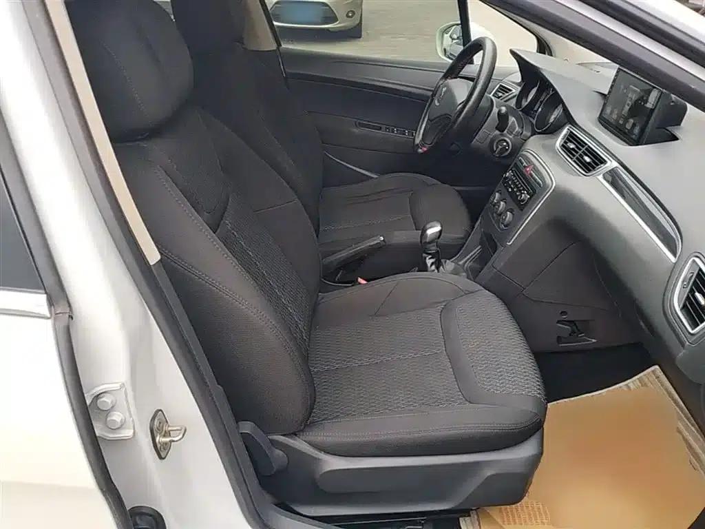 Peugeot 308 2014 Enjoy Edition Classic 1.6L Manual Premium Model — миниатюра 25