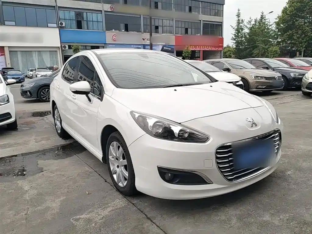 Peugeot 308 2014 Enjoy Edition Classic 1.6L Manual Premium Model — миниатюра 4