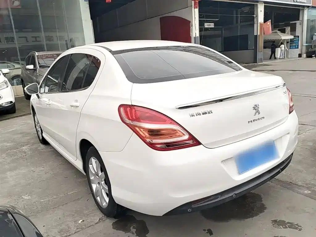 Peugeot 308 2014 Enjoy Edition Classic 1.6L Manual Premium Model — миниатюра 5