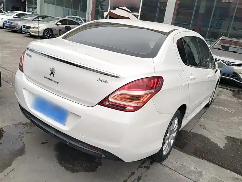 Peugeot 308 2014 Enjoy Edition Classic 1.6L Manual Premium Model — миниатюра 7