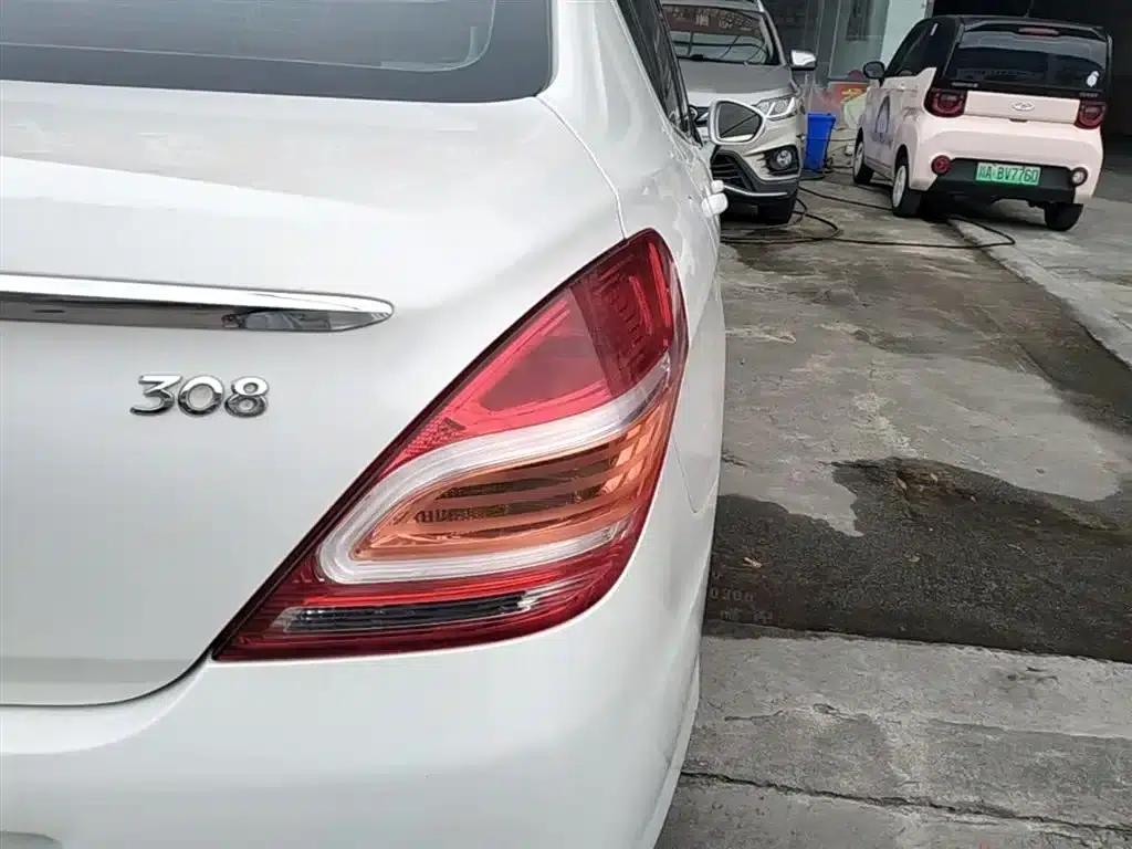 Peugeot 308 2014 Enjoy Edition Classic 1.6L Manual Premium Model — миниатюра 8