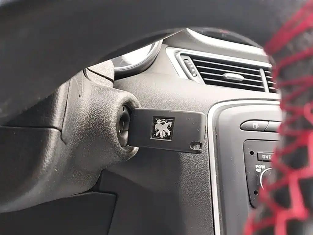 Peugeot 308 2014 Enjoy Edition Classic 1.6L Manual Premium Model — миниатюра 9