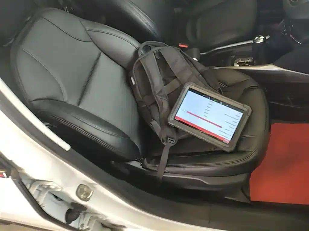 Peugeot 2008 2018 Model 1.6L Automatic Fashion Edition — миниатюра 25