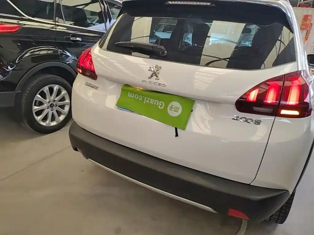 Peugeot 2008 2018 Model 1.6L Automatic Fashion Edition — миниатюра 6