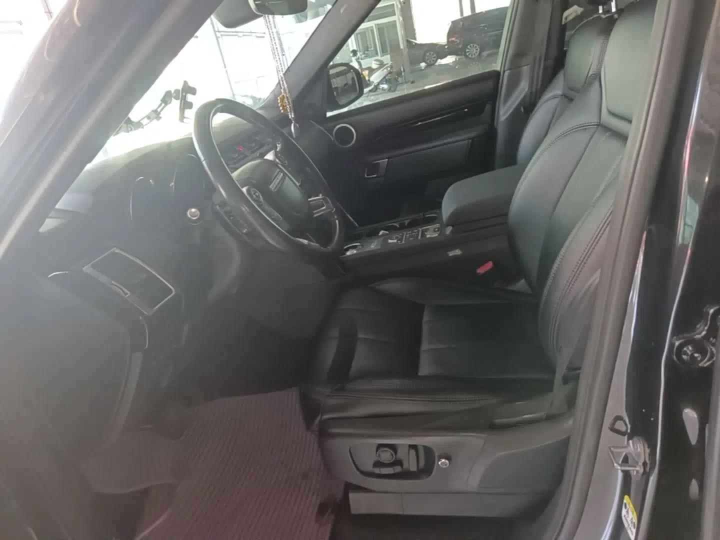 Land Rover Discovery 2017 5th Generation 3.0 V6 SE — миниатюра 17
