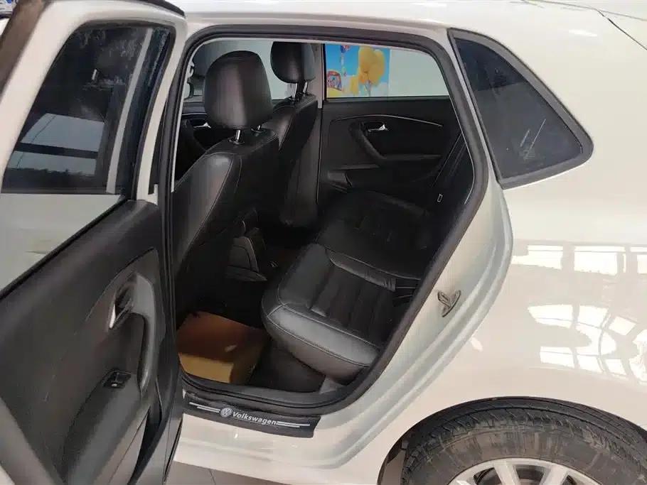2016 Polo 1.6L Automatic Luxury — миниатюра 11