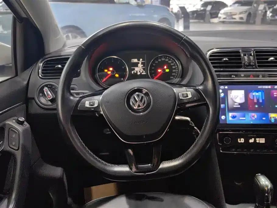 2016 Polo 1.6L Automatic Luxury — миниатюра 15