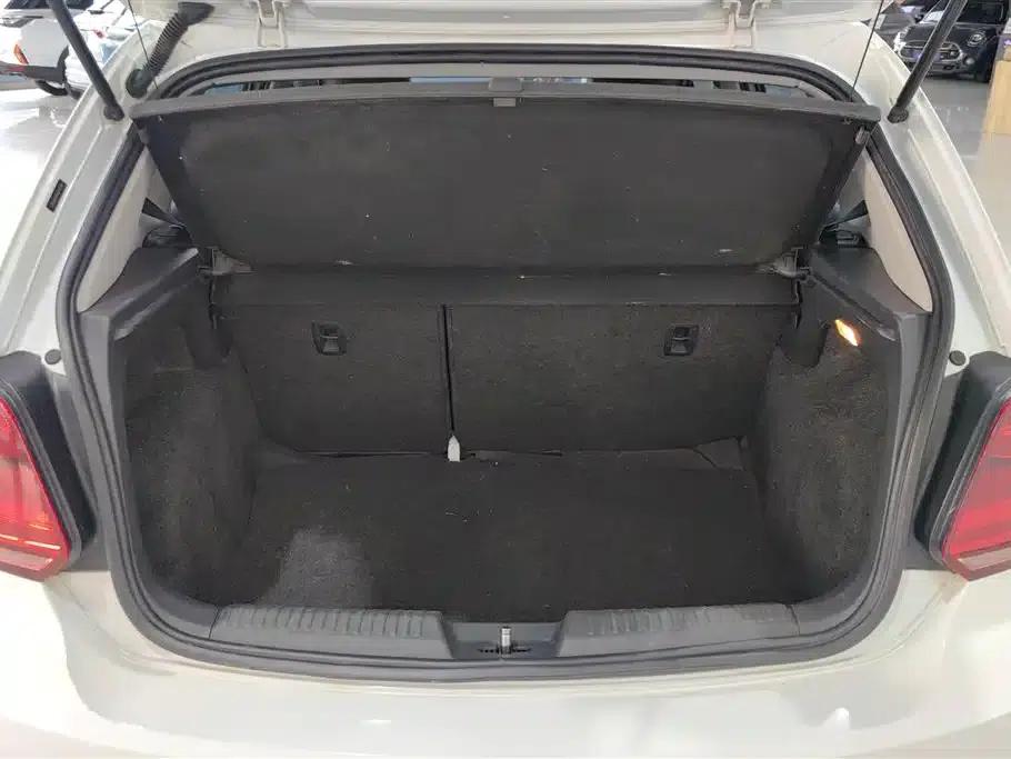 2016 Polo 1.6L Automatic Luxury — миниатюра 4