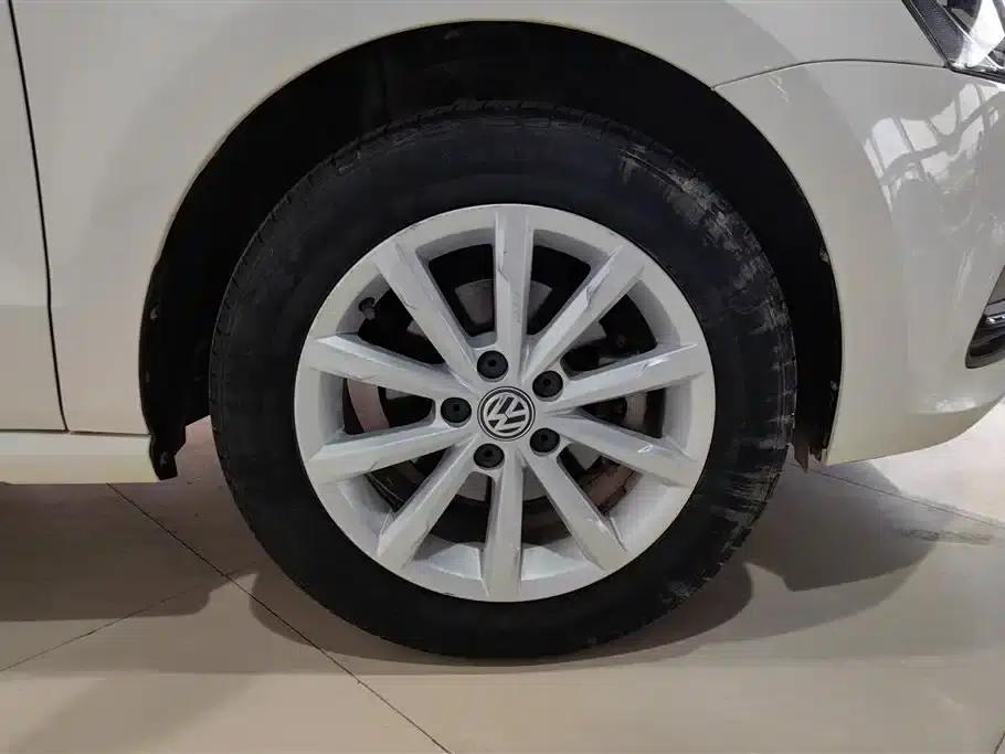 2016 Polo 1.6L Automatic Luxury — миниатюра 6