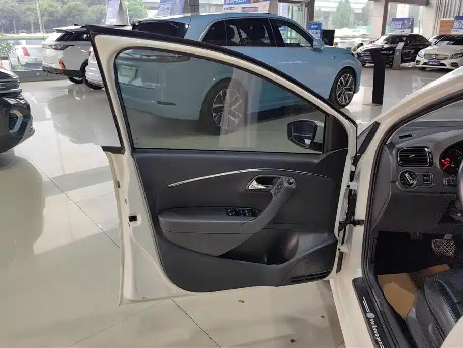 2016 Polo 1.6L Automatic Luxury — миниатюра 7