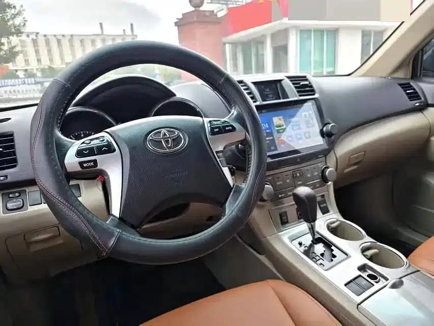 2012 Highlander 2.7L 2WD 7-seater Luxury Edition — миниатюра 3