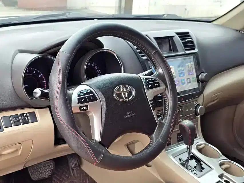 2012 Highlander 2.7L 2WD 7-seater Luxury Edition — миниатюра 4