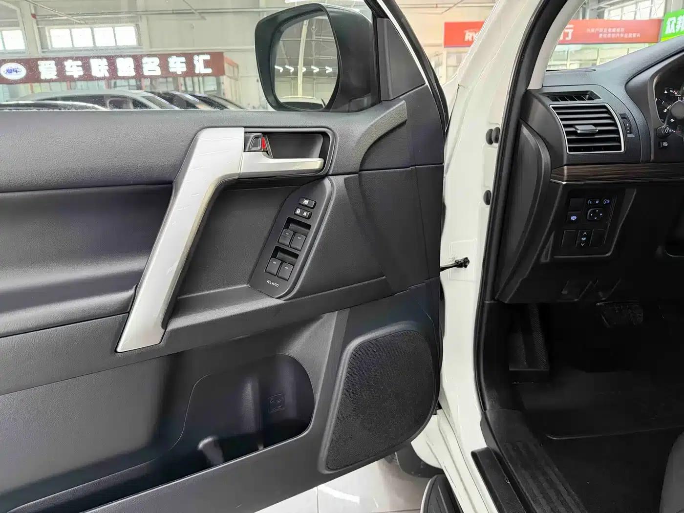 2019 Prado 3.5L Automatic TX-L Premium Edition with Rear-mounted Spare Tire — миниатюра 8