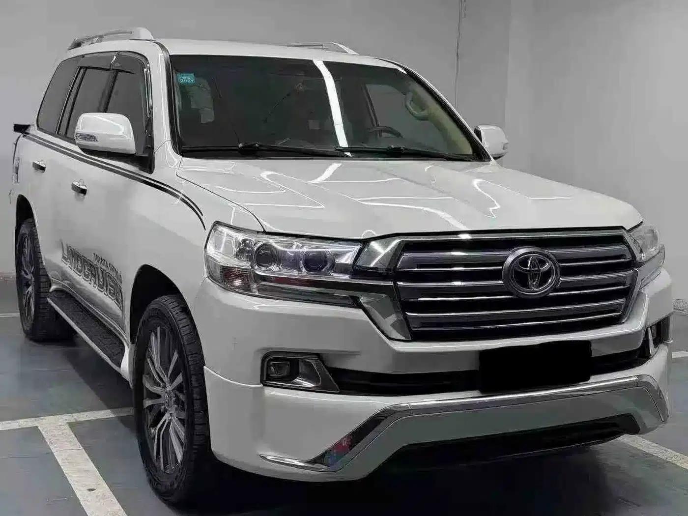 2016 Land Cruiser (Imported) 4.0L Automatic — миниатюра 3