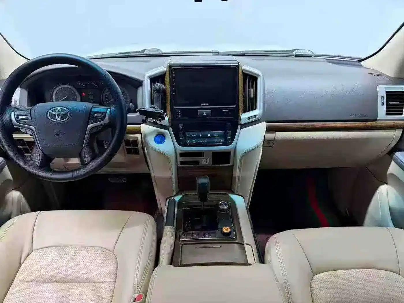 2016 Land Cruiser (Imported) 4.0L Automatic — миниатюра 4