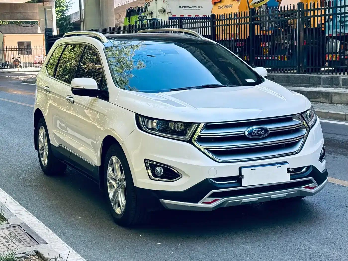 2016 Ford Edge EcoBoost 245 2WD Luxury 7-seater — миниатюра 3