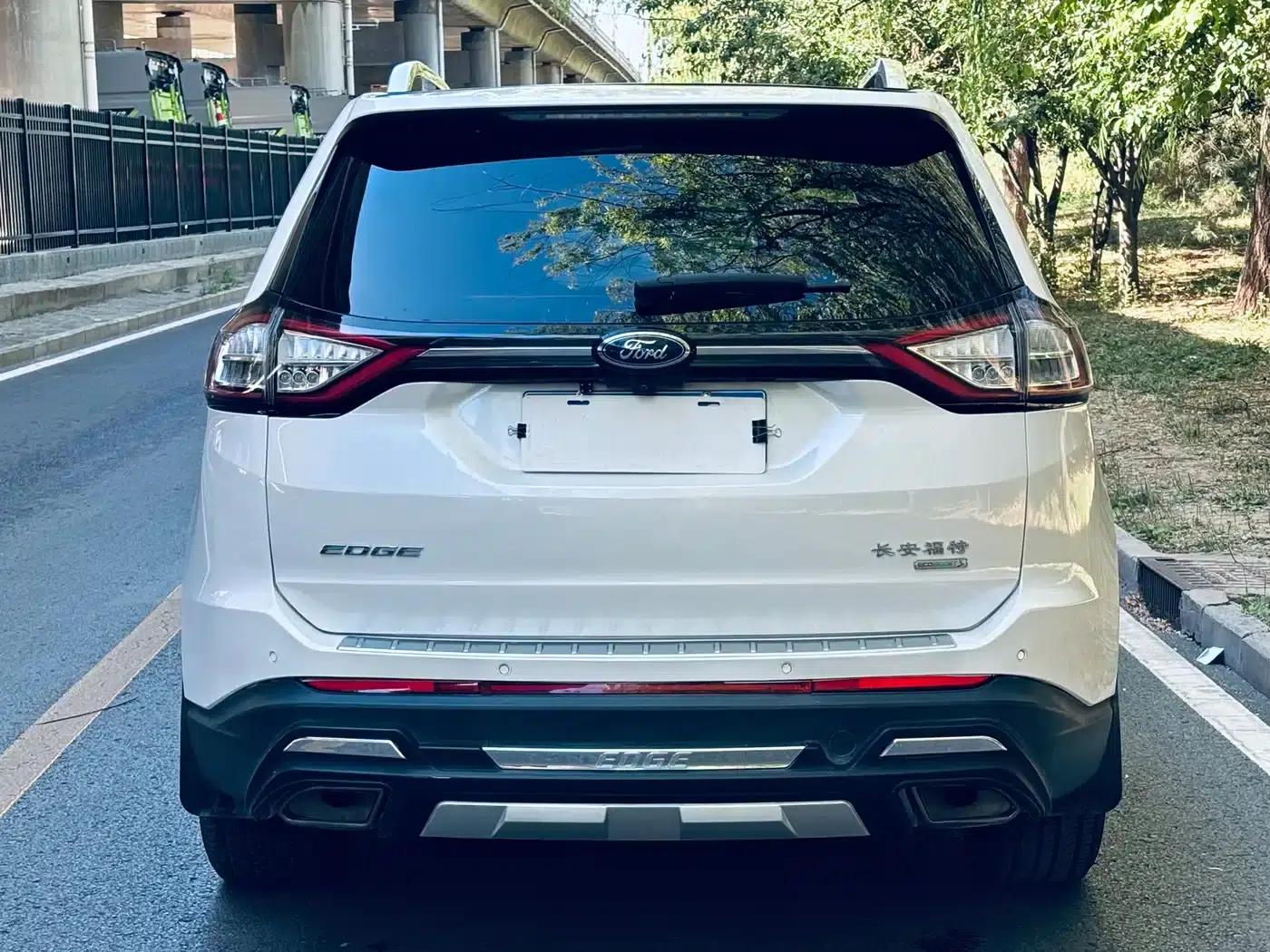 2016 Ford Edge EcoBoost 245 2WD Luxury 7-seater — миниатюра 4