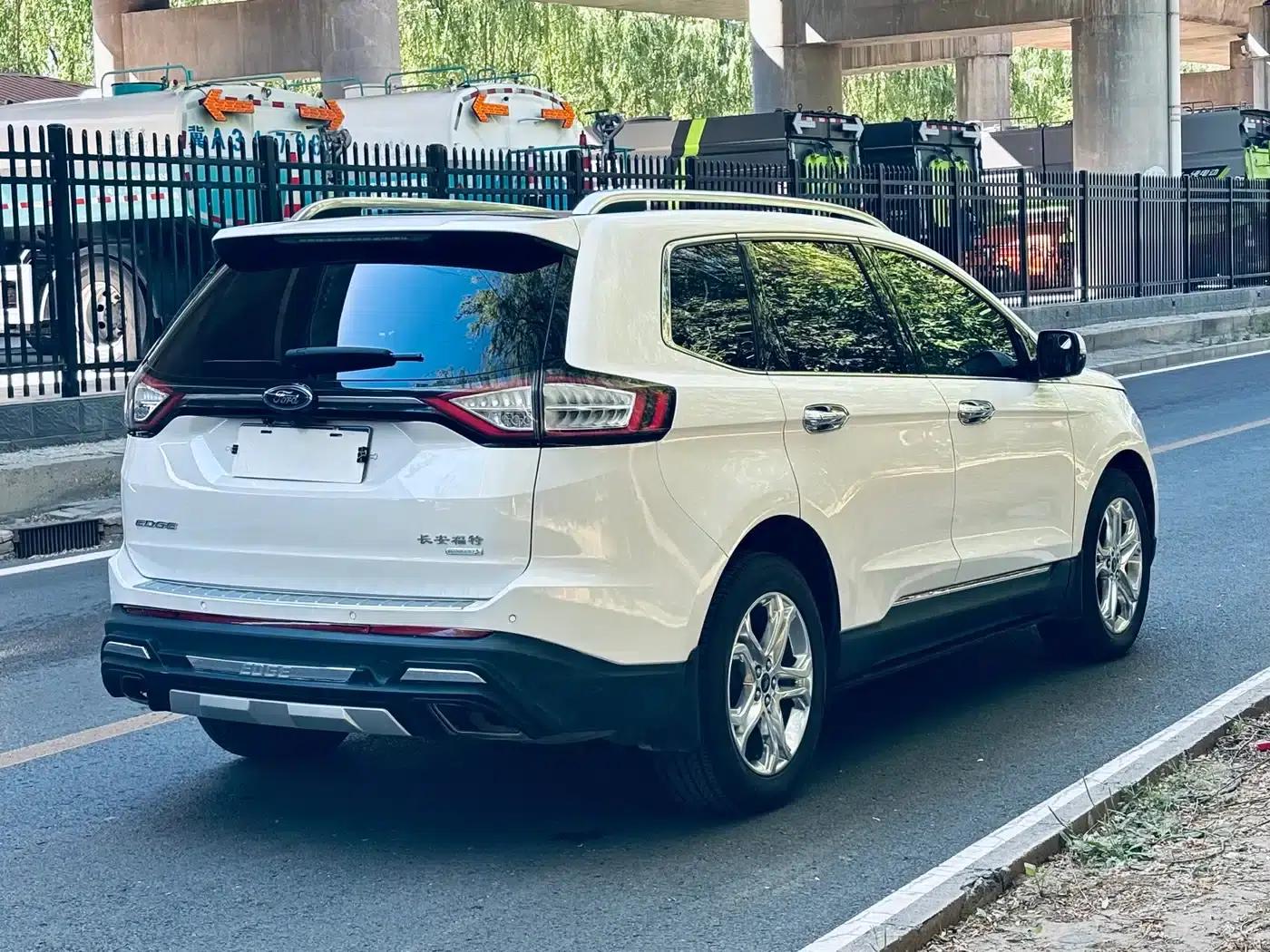 2016 Ford Edge EcoBoost 245 2WD Luxury 7-seater — миниатюра 6