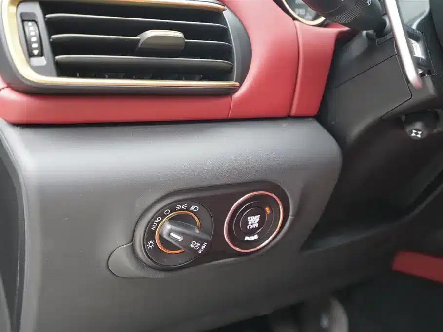2016 Levante 3.0T Standard Edition — миниатюра 6