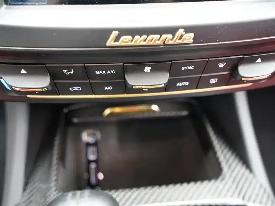 2016 Levante 3.0T Standard Edition — миниатюра 9