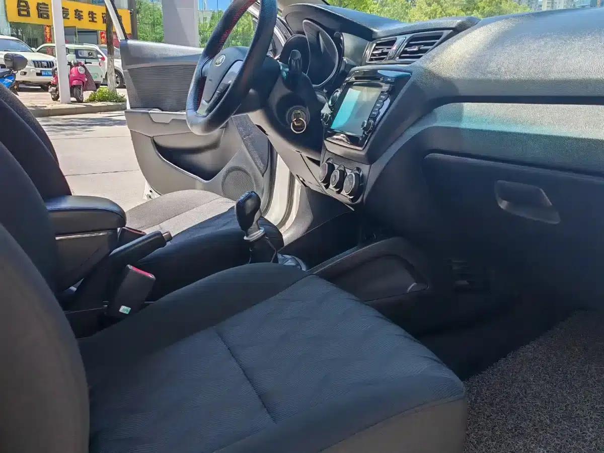 Kia K2 2015 Sedan 1.4L MT GLS — миниатюра 5