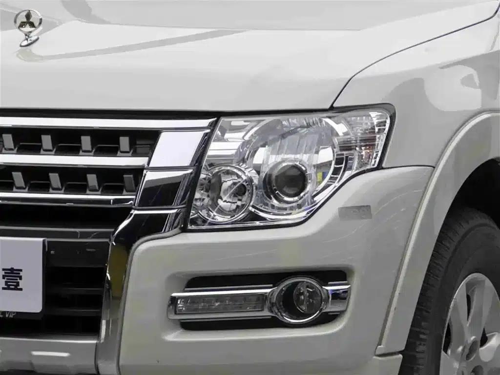 2020 Pajero Imported 3.0L Automatic Standard Edition — миниатюра 3