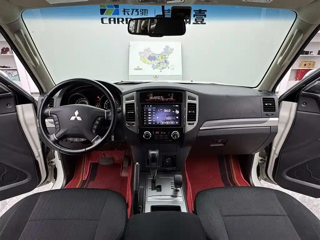 2020 Pajero Imported 3.0L Automatic Standard Edition — миниатюра 9