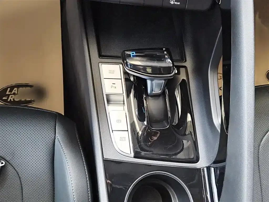 Hyundai Elantra 2023 1.5L CVT GLX Elite Edition — миниатюра 12
