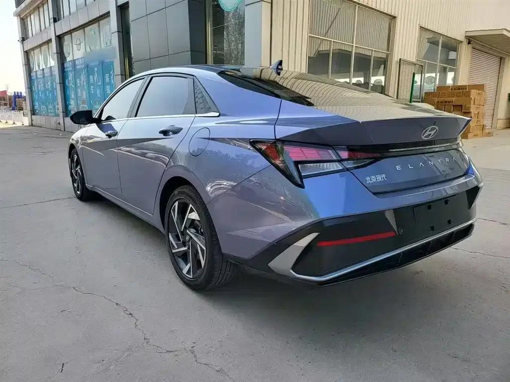 Hyundai Elantra 2023 1.5L CVT GLX Elite Edition — миниатюра 13