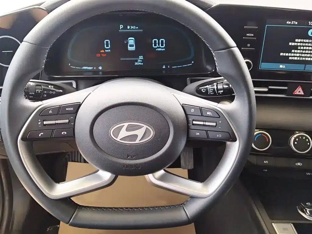 Hyundai Elantra 2023 1.5L CVT GLX Elite Edition — миниатюра 6