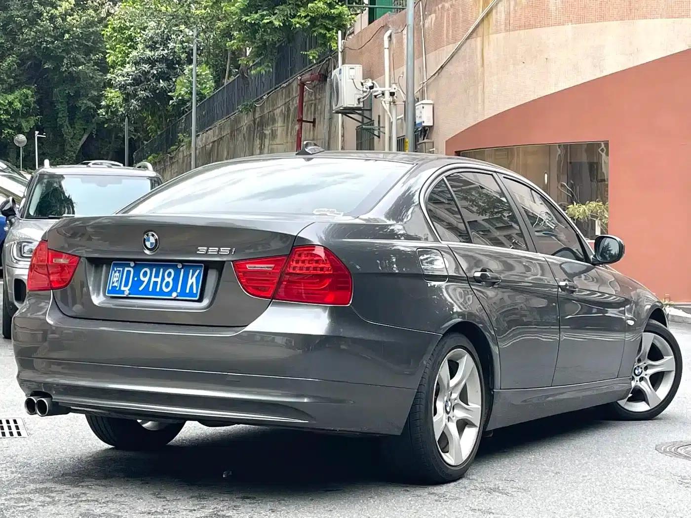 BMW 3 Series 2012 325i Luxury — миниатюра 2