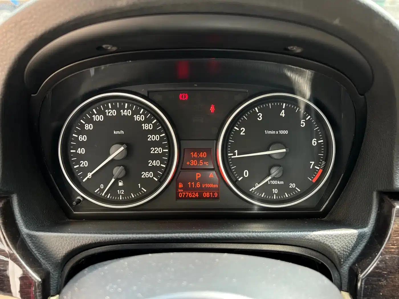 BMW 3 Series 2012 325i Luxury — миниатюра 14