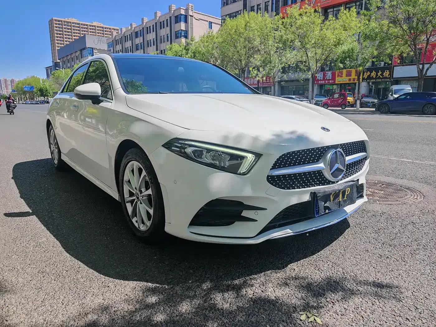 Mercedes-Benz A-Class 2021 A 200 L Sport Sedan Fashion Edition — миниатюра 3