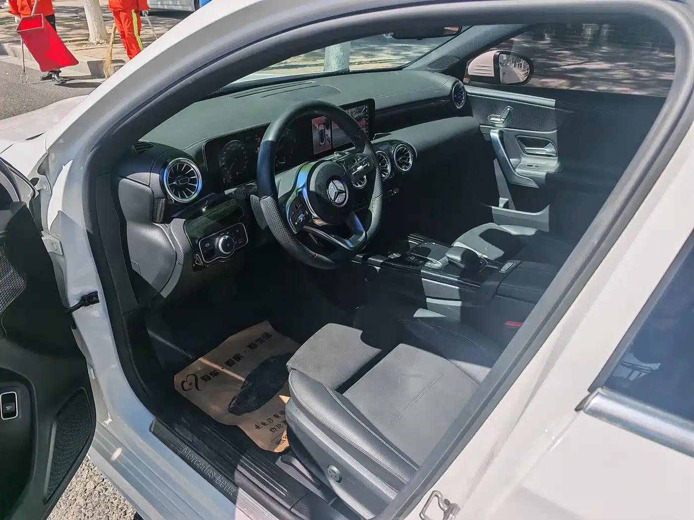 Mercedes-Benz A-Class 2021 A 200 L Sport Sedan Fashion Edition — миниатюра 5