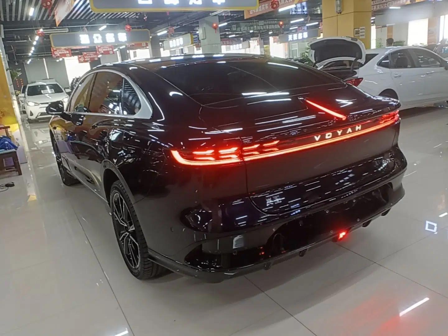VOYAH PASSION 2024 PHEV Four-Wheel Drive Ultra-Long Range Flagship Model — миниатюра 4